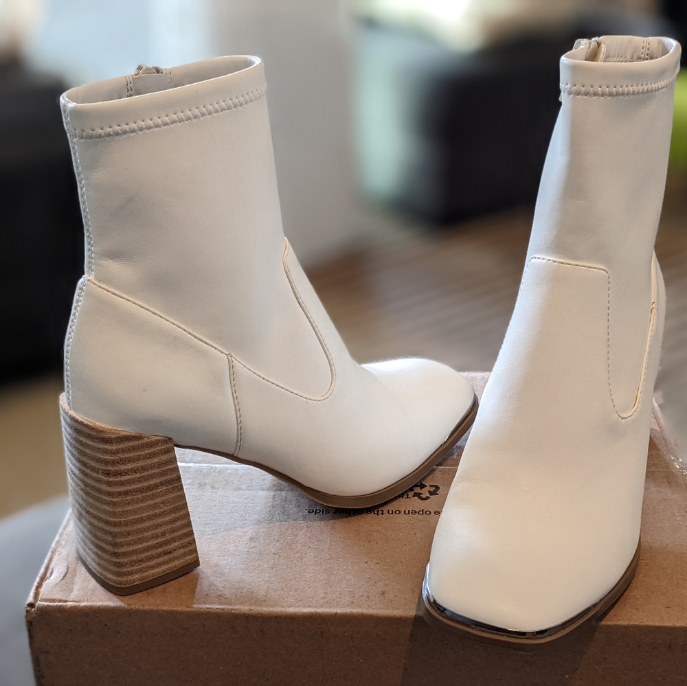 DV by Dolce Vita Jordy Sock Boots - Picture 3 of 6